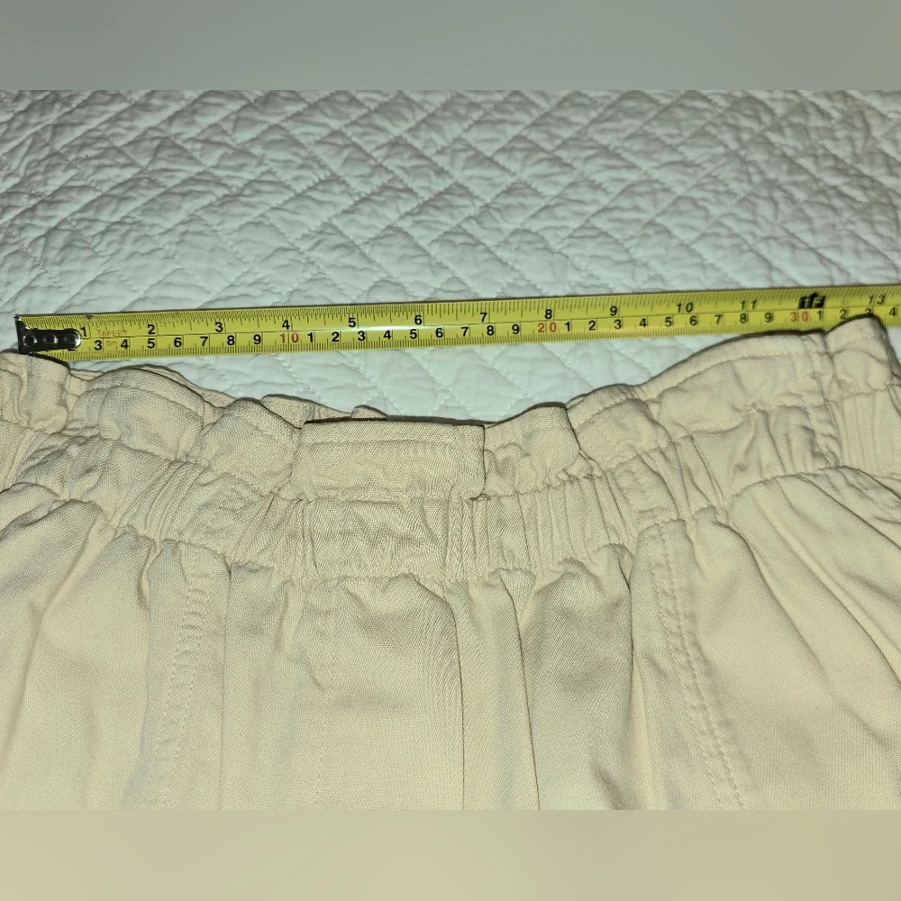 Anthropologie Beige Cargo-Style Capri Pants Women's Size Small - Picture 7 of 11